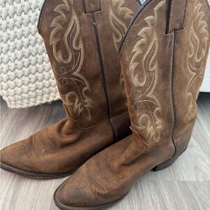 Justin Boots Brown Heeled Boots with Gold Embroidery